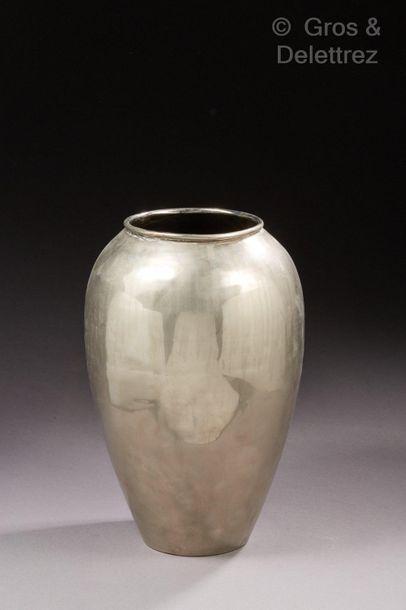 POMONE Vase balustre en dinanderie de métal.

Signé «?Pomone?». Vers 1940.

H?: 34...
