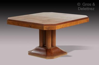 Jules LELEU (1883-1961) Table de salle à manger modèle n°21 à rallonges et sa suite...