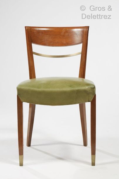Jules LELEU (1883-1961) Rare suite de dix chaises modernistes en noyer à dossier...