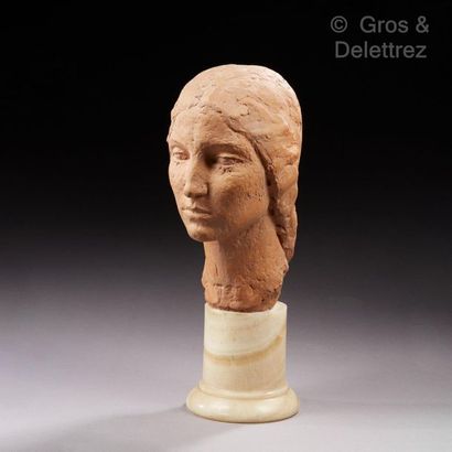 Oscar MIESTCHANINOFF (1886-1956) Woman's bust.

Terracotta sculpture, onyx base.

Signed...