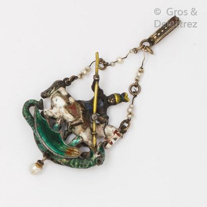 null Pendentif en argent émaillé polychrome représentant Saint Georges terrassant...