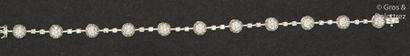 null Bracelet «?Ligne?» en or gris, composé de dômes serti de diamants taillés en...