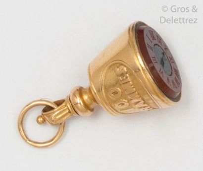 null Pendant " Peson from 100gr " in yellow gold, decorated with an intaglio on cornelian...