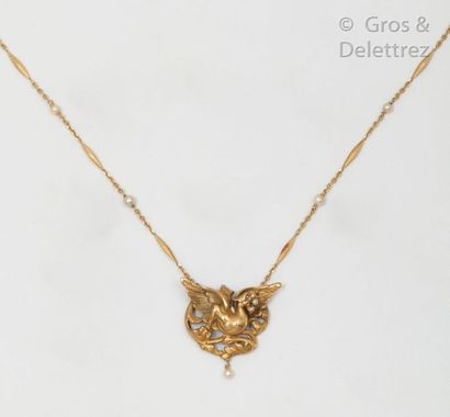 null Pendant necklace in yellow gold, decorated with a chiselled chimera adorned...
