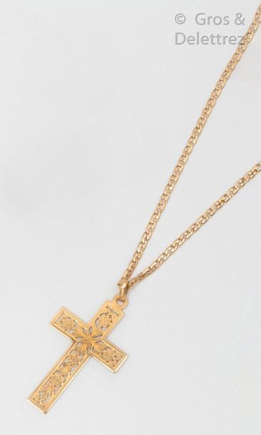 null Chain and pendant "Cross" in openwork yellow gold and chiselled with flowers....