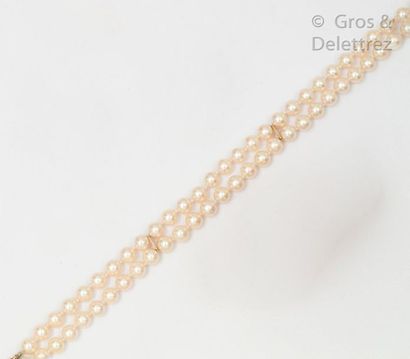 null Bracelet composed of two rows of cultured pearls. Yellow gold ratchet clasp....