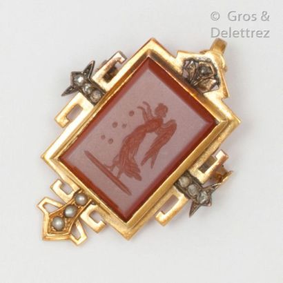 null Yellow gold pendant, decorated with an intaglio on carnelian representing an...