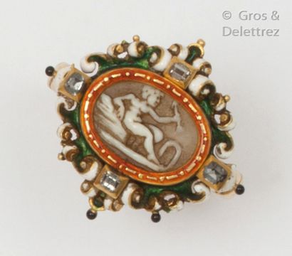 WIESE Yellow gold ring enamelled green and white, decorated with a cameo on agate...