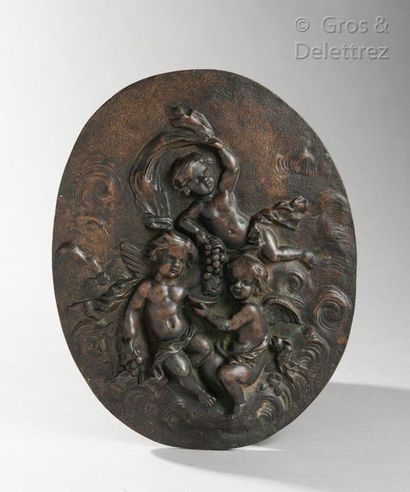 null Three Pickers' Loves 

Bronze oval plaque XIXth century

H. 31 cm