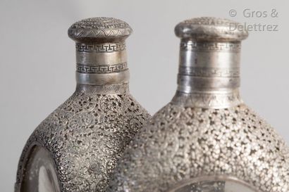 null Indochine, vers 1900

Paire de flacons à alcool en verre, gainé d’un contour...