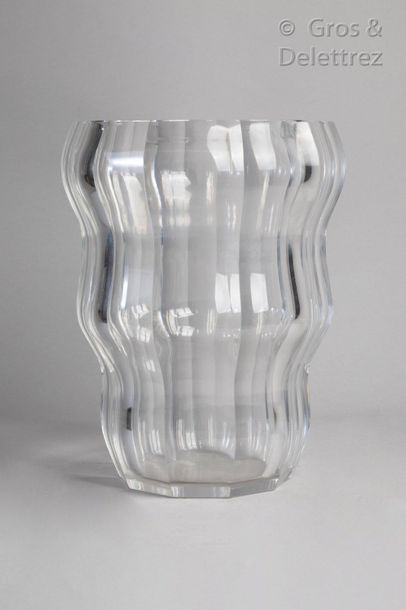 null Baccarat

Important 10 faceted polylobate crystal vase. Wears the stamp on the...