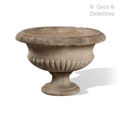 null Reconstituted stone garden basin. 

Medici style, it is decorated with gadroons...