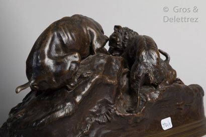 Paul Edouard de La Brierre (1829-1912) Chasseur avec chiens et sanglier

Sculpture...