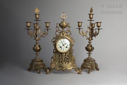null Chiseled and openwork bronze mantel set with two-handled vases, foliage, gadroons,...