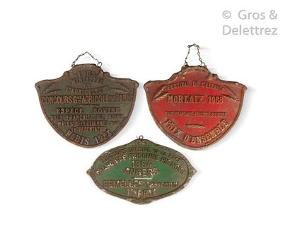 null Set of three agricultural competition plaques in polychrome lacquered metal...