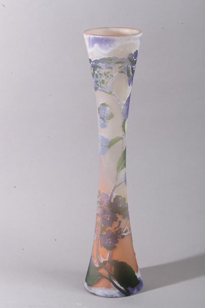 ÉTABLISSEMENTS GALLÉ Lined glass vase with acid-etched decoration of floral motifs...