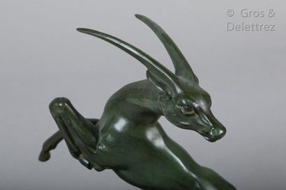 null Dans le style Art Deco

Gazelle bondissante

Épreuve en bronze à patine verte

Sur...