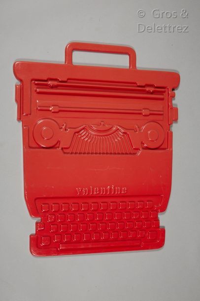 ETTORE SOTTSASS (1917-2007) Typewriter advertising board " Valentine " in red ABS

Olivetti...