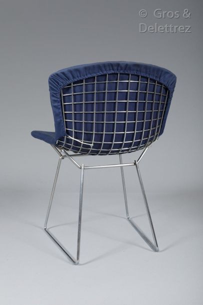 Harry BERTOIA (1915 - 1978) Chair model Wire

Metal frame and blue fabric seat