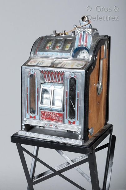 null COMET PACE MFG CO CHICAGO ILL.

Jackpot type slot machine with three reels,...