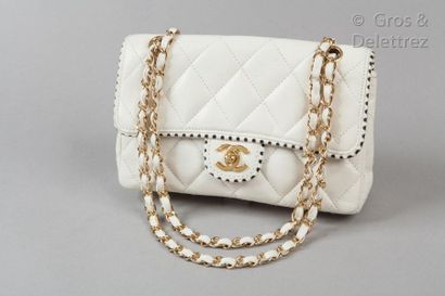 CHANEL Prototype Classical" bag 22cm in white quilted lamb leather, with black trim,...
