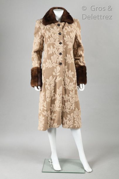 VALENTINO Manteau en 100% laine taupe façonnée d’un motif floral, col et hauts poignets...