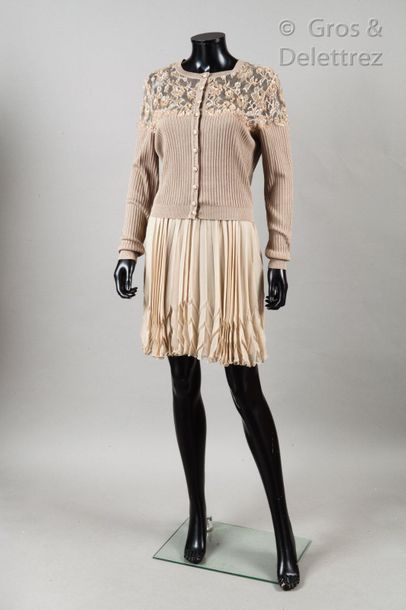 VALENTINO NIGHT Circa 1995

Taupe outfit made up of a ribbed knit cardigan, nude...
