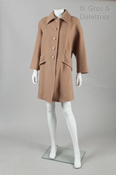 VALENTINO Boutique Circa 1980

Pardessus en lainage Camel, petit col, simple boutonnage,...