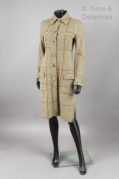 VALENTINO Collection Prêt-à-porter Automne/Hiver 2004-2005

Manteau en laine chinée...