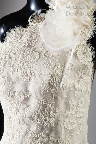 VALENTINO Collection Sposa Printemps-Eté 2008

Magnifique robe de mariée en guipure...