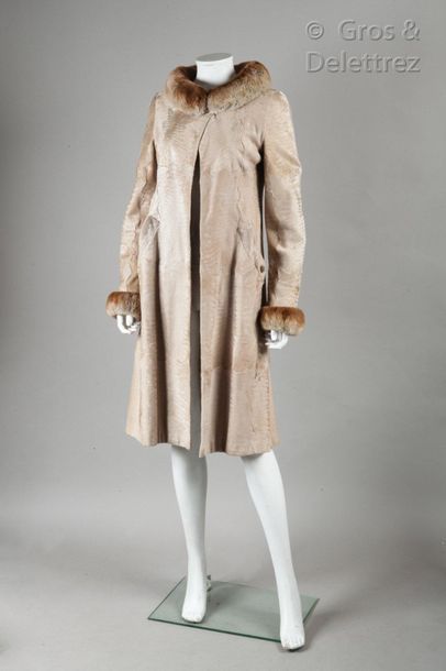 VALENTINO Coat in beige Breitschwanz, small collar and cuffs in glossy Chinchilla...