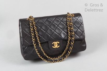 CHANEL Circa 1990

25cm "Classic" bag in black quilted lambskin leather, gold-plated...