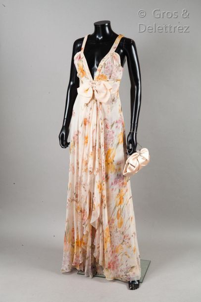 VALENTINO Resort Collection 2008 - Look n°39

Long dress in chiffon printed with...