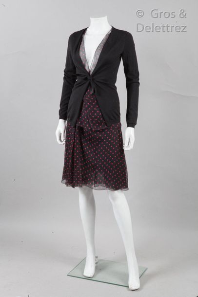 VALENTINO Circa 2010

Set consisting of a black cashmere knit cardigan, long sleeves,...