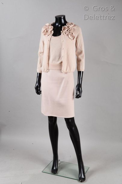 VALENTINO Circa 2010

Nude set made up of a 100% cashmere twin-set, consisting of...