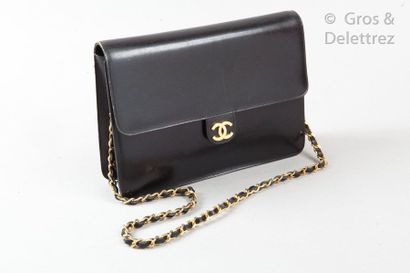 CHANEL 25cm bag in black box, gold metal CC clasp on flap, gold metal chain handle...