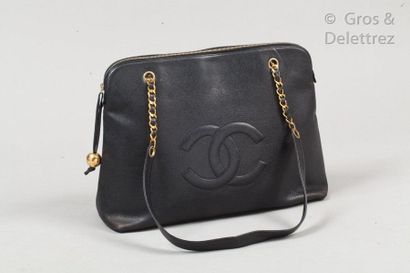 CHANEL 40cm "Grand Shopping" bag in black caviar calfskin, zipper, double gold metal...