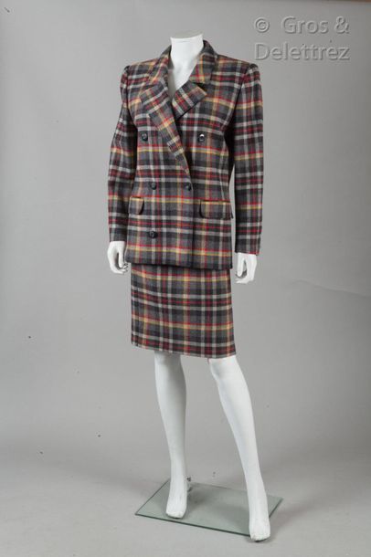 VALENTINO Miss V Circa 1990

Tailleur en laine à motif Prince de Galles jaune, rouge,...