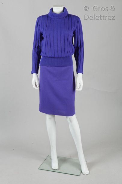 VALENTINO Miss V Circa 1990, VALENTINO Boutique

Set composed of a ribbed wool sweater,...
