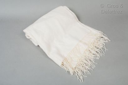 HERMES Paris Made in Britain *Cashmere and ivory wool plywood, fringed edges. Very...