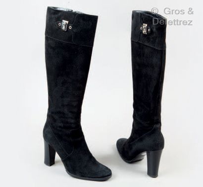 HERMES Paris made in Italy *Pair of boots in black lambskin velvet, calf tabs on...