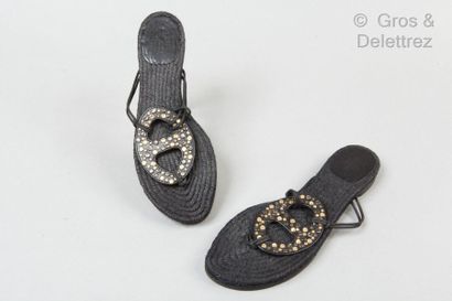HERMÈS Paris made in Spain *Paire de nu-pieds en corde, surmonté d’un motif « Chaîne...