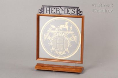 HERMES Paris *Enseigne de comptoir en plexiglass figurant le nom et le logo de la...