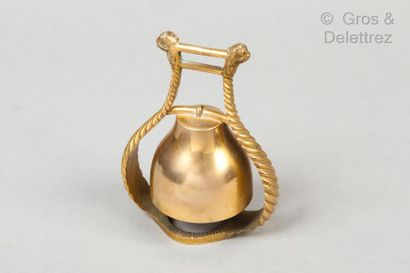 HERMES Paris par Ravinet Denfert *Rare cloche en bronze doré retenue par un motif...