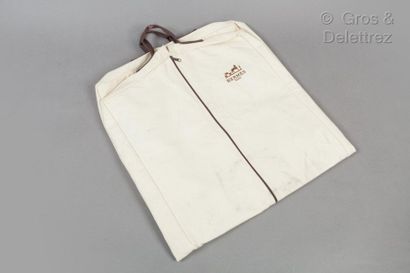 HERMES Paris *Beige canvas garment bag, handle, zipper. (stains, marks)
