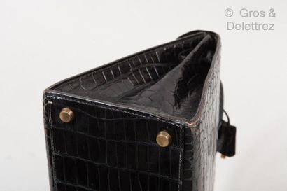 HERMES Paris ?*Sac « Kelly Sellier » 30cm en Crocodylus Porosus noir, attaches et...