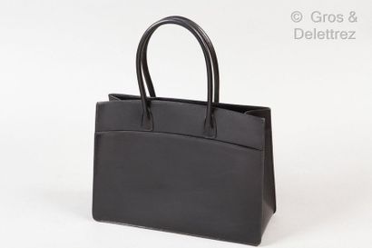 HERMÈS Paris made in France *Sac 30cm en box noir, double poignée, poche extérieure....