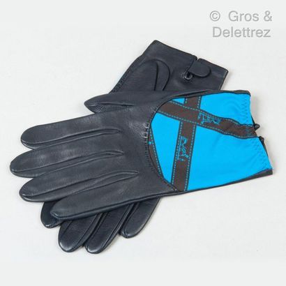 HERMÈS Paris made in France *Pair of gloves in anthracite lambskin leather, "Ribbons"...