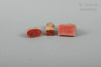 null Chine, XXe siècle

Lot de trois sceaux en stéatite, à décor animalier.

H. 4...