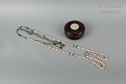 null Chine, XXe siècle

Collier à 108 perles de jadéite, lapis-lazuli, dans son ...